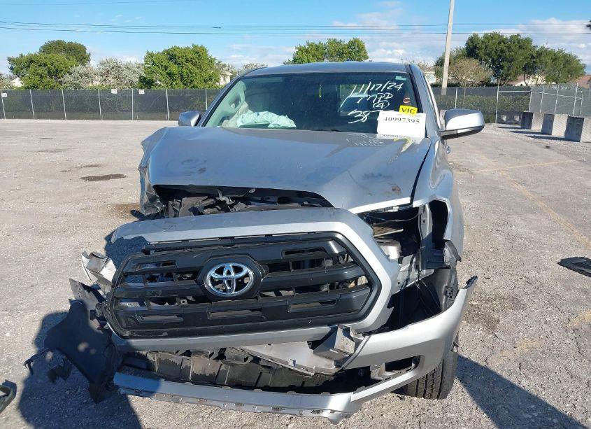 Photo 6 of 2016 Toyota Tacoma SR (VIN 5TFRX5GN9GX063875)