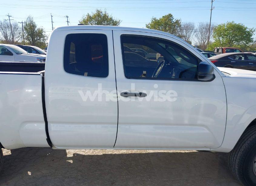 Photo 13 of 2018 Toyota Tacoma SR (VIN 5TFRX5GN9JX109082)