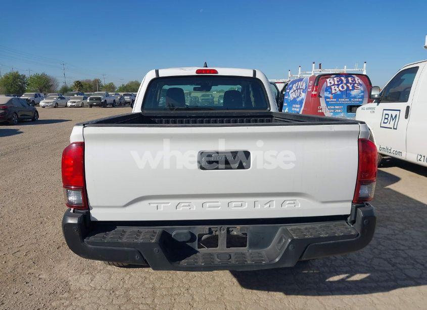 Photo 16 of 2018 Toyota Tacoma SR (VIN 5TFRX5GN9JX109082)