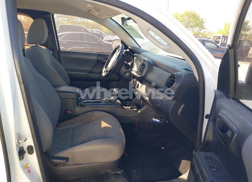 Photo 5 of 2018 Toyota Tacoma SR (VIN 5TFRX5GN9JX109082)