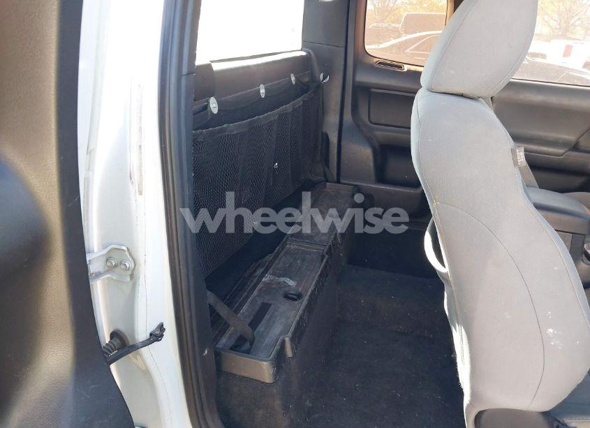 Photo 8 of 2018 Toyota Tacoma SR (VIN 5TFRX5GN9JX109082)