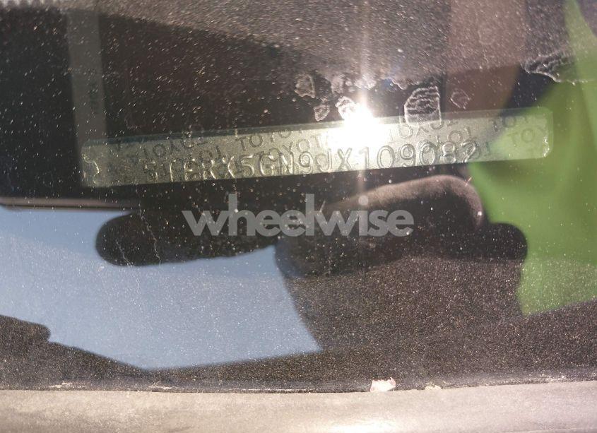 Photo 9 of 2018 Toyota Tacoma SR (VIN 5TFRX5GN9JX109082)