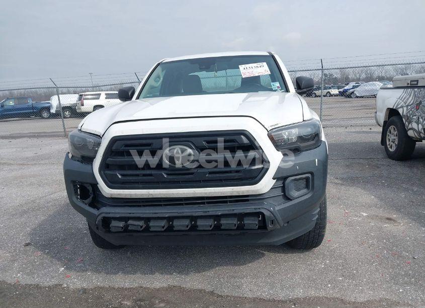 Photo 12 of 2018 Toyota Tacoma SR (VIN 5TFRX5GN9JX114752)