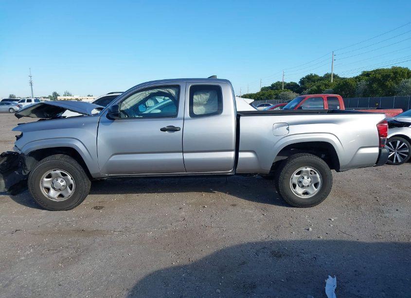 Photo 13 of 2018 Toyota Tacoma SR (VIN 5TFRX5GN9JX125413)
