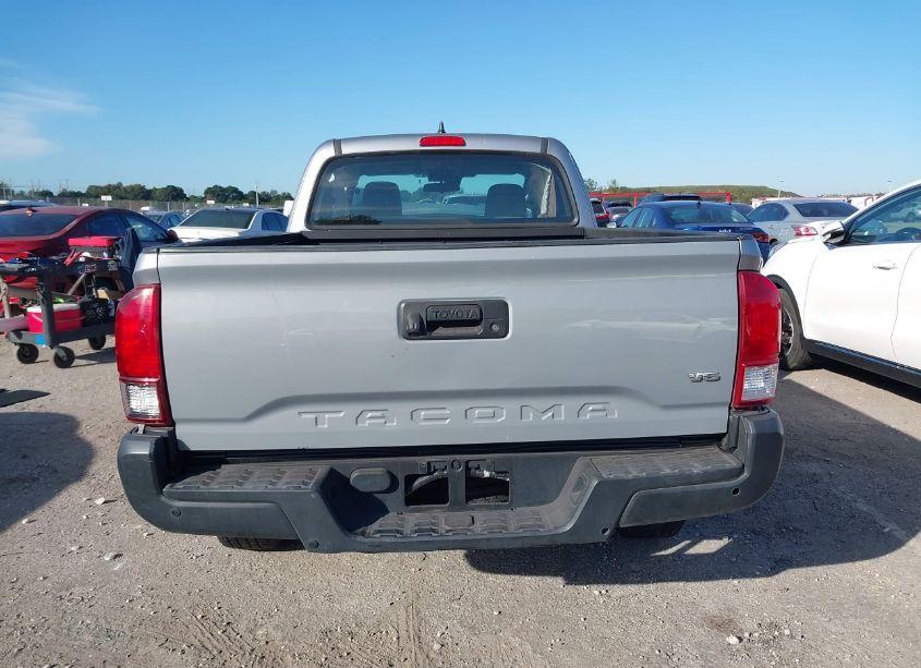 Photo 15 of 2018 Toyota Tacoma SR (VIN 5TFRX5GN9JX125413)