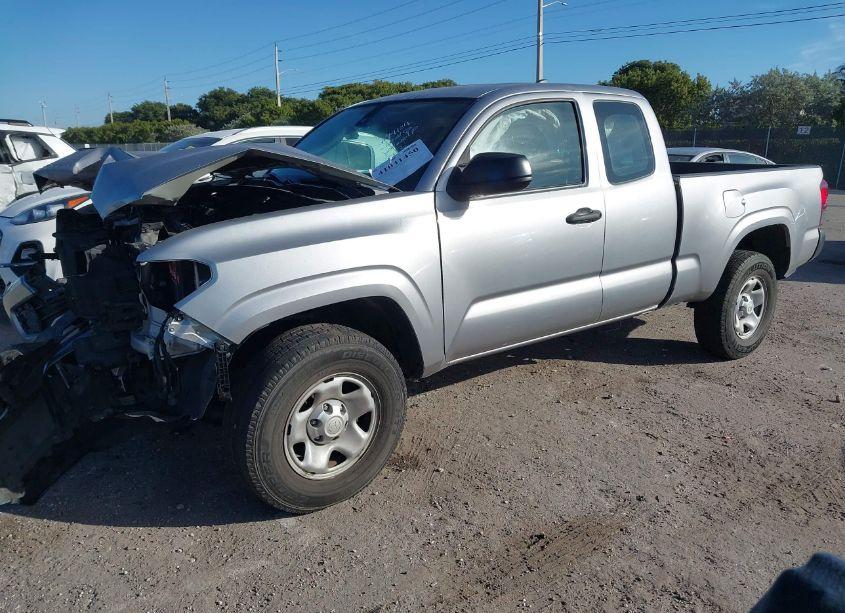 Photo 2 of 2018 Toyota Tacoma SR (VIN 5TFRX5GN9JX125413)