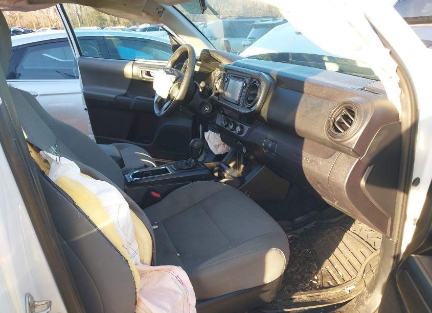 Photo 5 of 2016 Toyota Tacoma SR (VIN 5TFRX5GNXGX070253)