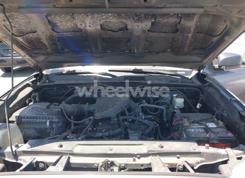 Photo 10 of 2016 Toyota Tacoma SR (VIN 5TFRX5GNXGX071855)