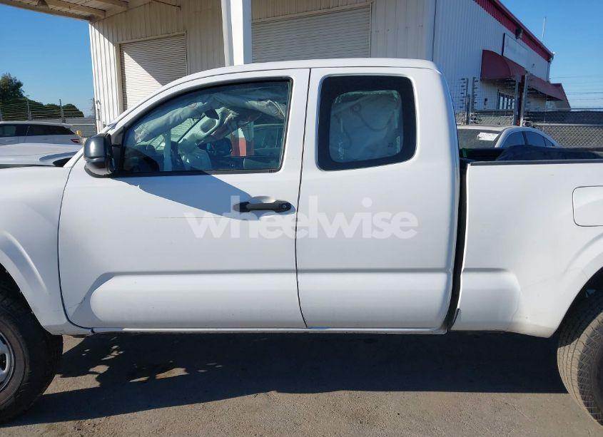 Photo 14 of 2017 Toyota Tacoma SR (VIN 5TFRX5GNXHX097499)