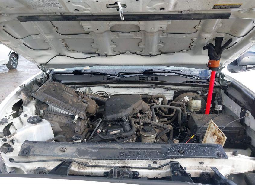 Photo 10 of 2018 Toyota Tacoma SR (VIN 5TFRX5GNXJX112539)