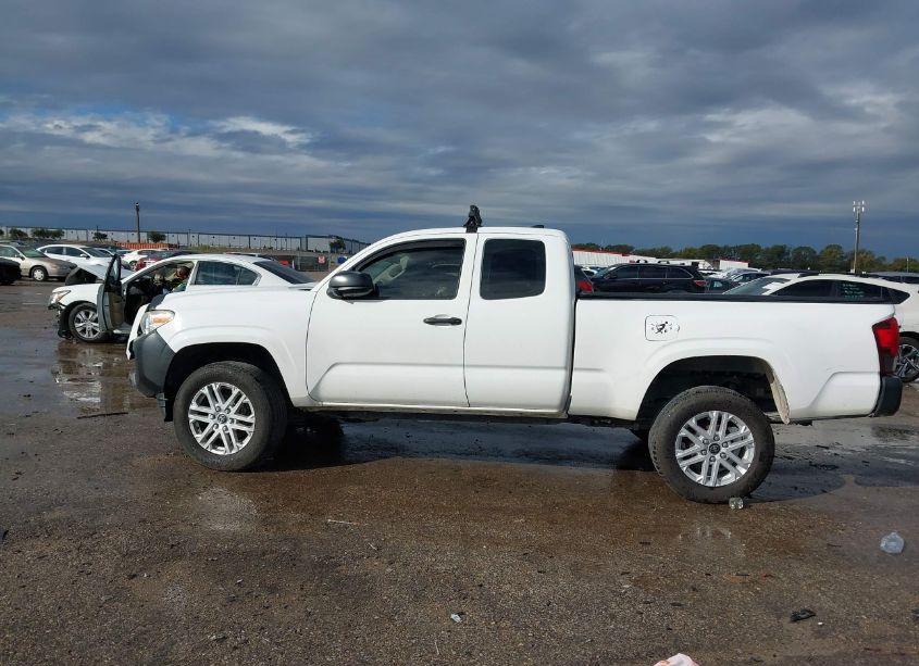 Photo 14 of 2018 Toyota Tacoma SR (VIN 5TFRX5GNXJX112539)
