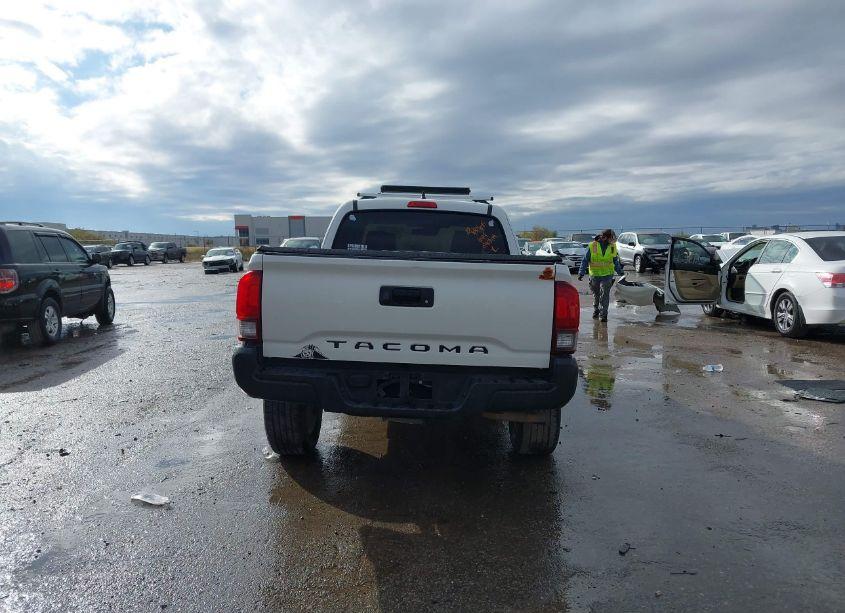 Photo 16 of 2018 Toyota Tacoma SR (VIN 5TFRX5GNXJX112539)