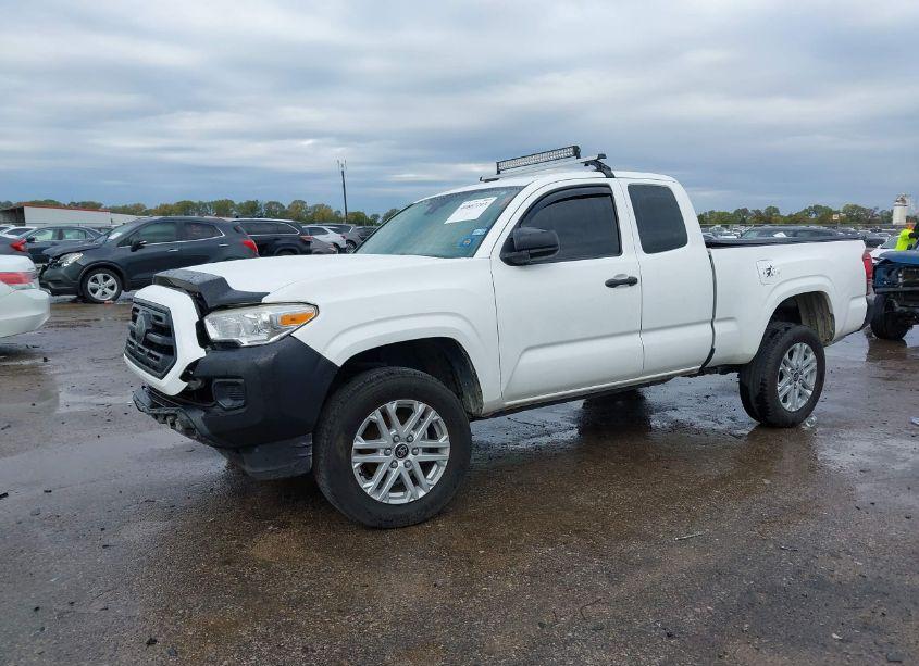 Photo 2 of 2018 Toyota Tacoma SR (VIN 5TFRX5GNXJX112539)