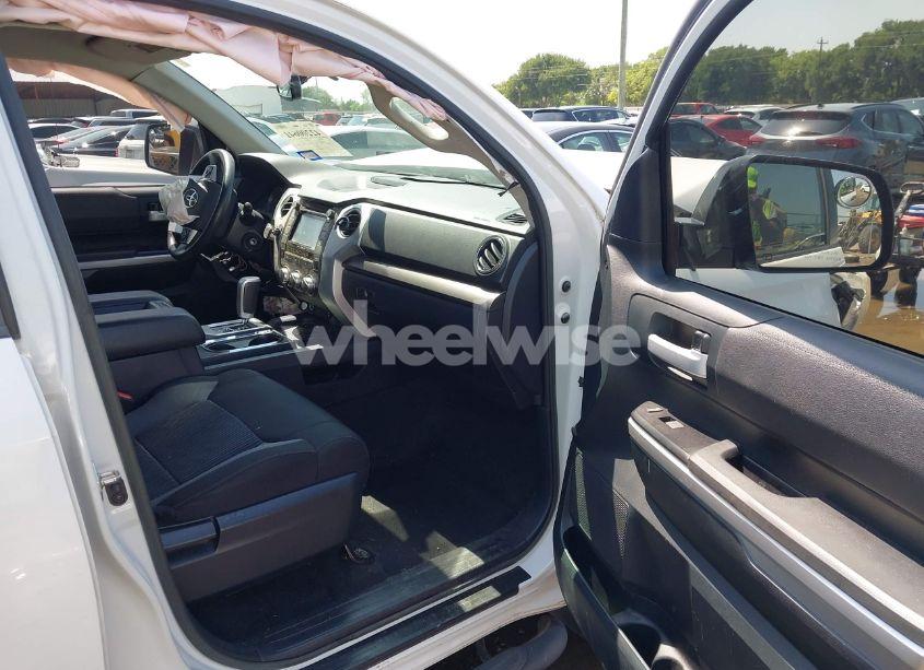 Photo 5 of 2017 Toyota Tundra SR5 5.7L V8 (VIN 5TFRY5F10HX213529)