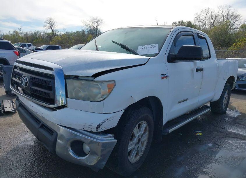 Photo 2 of 2011 Toyota Tundra GRADE 5.7L V8 (VIN 5TFRY5F12BX104593)
