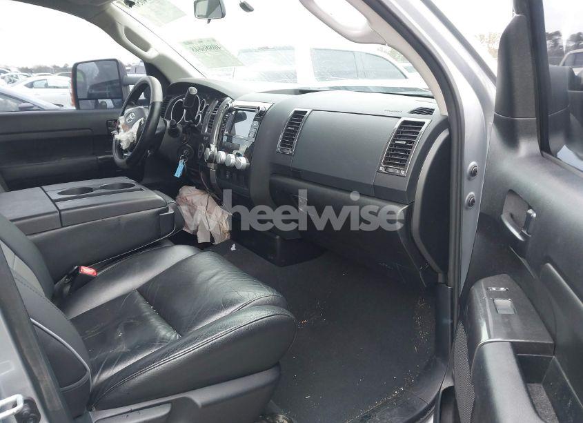 Photo 5 of 2011 Toyota Tundra GRADE 5.7L V8 (VIN 5TFRY5F13BX105493)