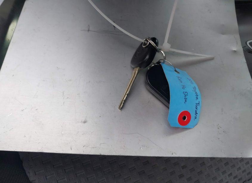 Photo 11 of 2011 Toyota Tundra GRADE 5.7L V8 (VIN 5TFRY5F13BX113884)