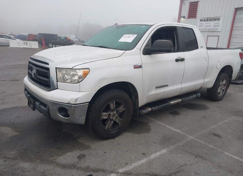 Photo 2 of 2011 Toyota Tundra GRADE 5.7L V8 (VIN 5TFRY5F13BX113884)
