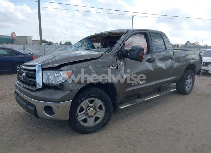 Photo 2 of 2011 Toyota Tundra GRADE 5.7L V8 (VIN 5TFRY5F14BX102571)