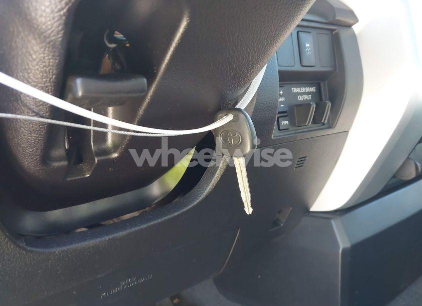 Photo 11 of 2017 Toyota Tundra SR5 5.7L V8 (VIN 5TFRY5F16HX228522)