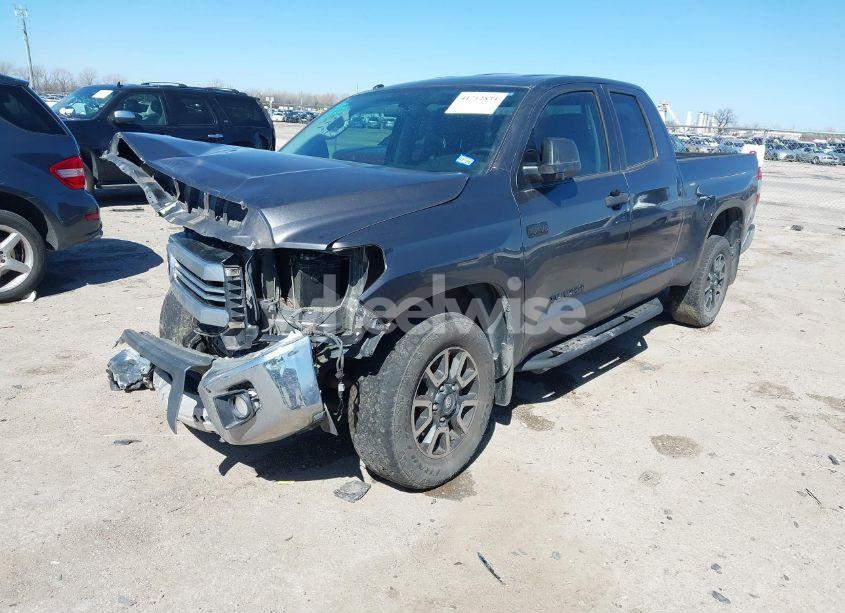 Photo 2 of 2017 Toyota Tundra SR5 5.7L V8 (VIN 5TFRY5F16HX228522)