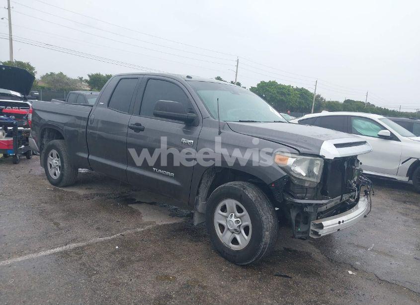 2019 Toyota Tundra SR5 5.7L V8 (VIN 5TFRY5F16KX246087) main photo