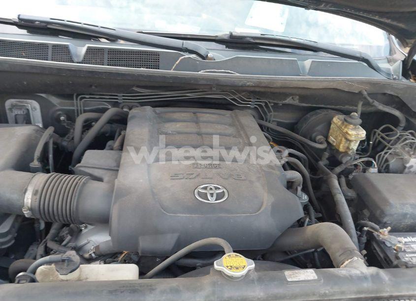 Photo 10 of 2011 Toyota Tundra GRADE 5.7L V8 (VIN 5TFRY5F17BX105318)