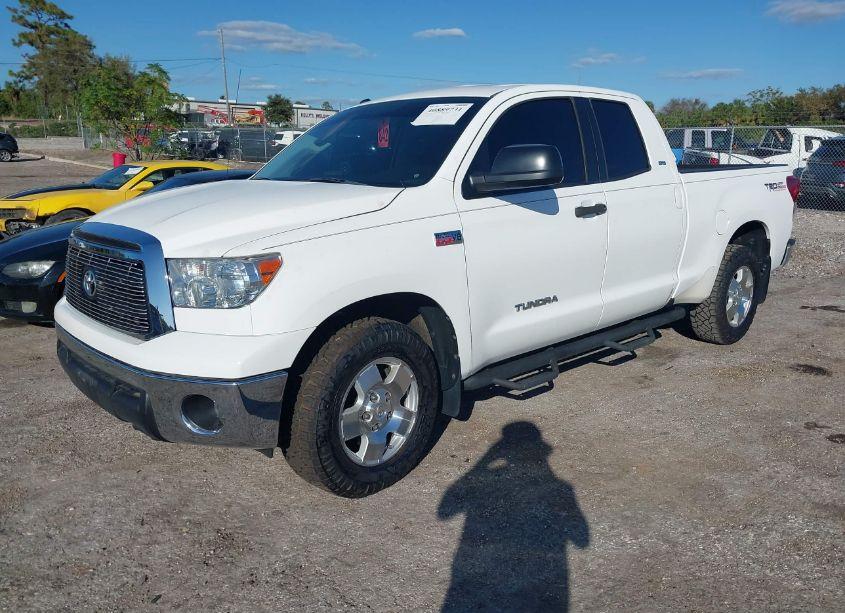 Photo 2 of 2011 Toyota Tundra GRADE 5.7L V8 (VIN 5TFRY5F19BX112531)