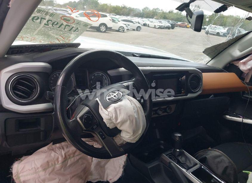 Photo 5 of 2017 Toyota Tacoma SR5 V6 (VIN 5TFRZ5CN1HX042942)