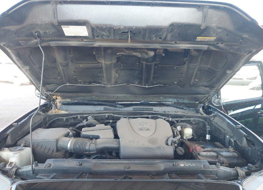 Photo 10 of 2018 Toyota Tacoma SR5 V6 (VIN 5TFRZ5CN1JX058130)