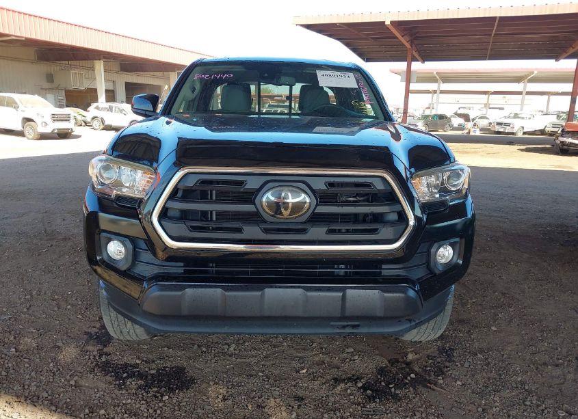Photo 12 of 2018 Toyota Tacoma SR5 V6 (VIN 5TFRZ5CN1JX058130)