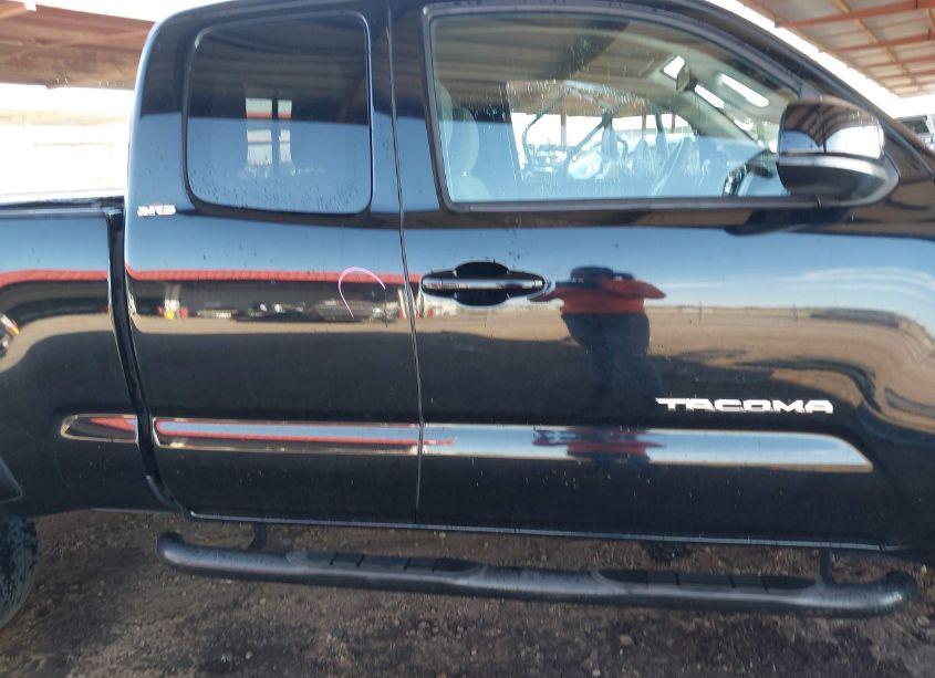 Photo 13 of 2018 Toyota Tacoma SR5 V6 (VIN 5TFRZ5CN1JX058130)