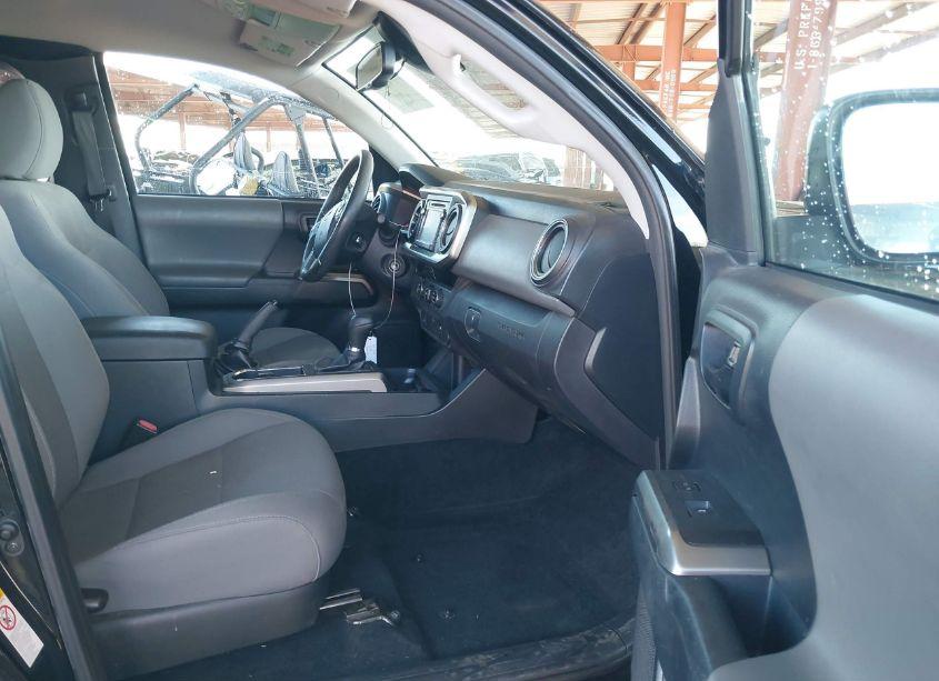 Photo 5 of 2018 Toyota Tacoma SR5 V6 (VIN 5TFRZ5CN1JX058130)