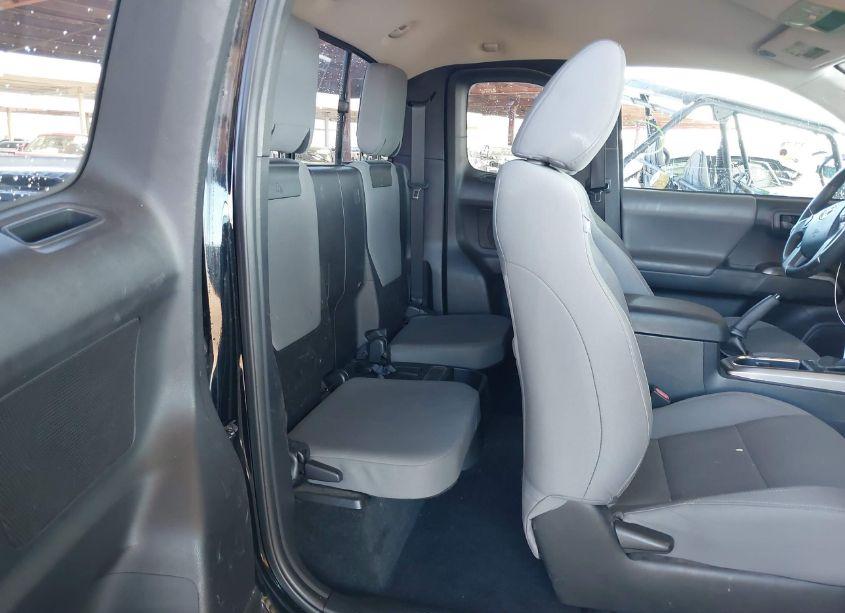 Photo 8 of 2018 Toyota Tacoma SR5 V6 (VIN 5TFRZ5CN1JX058130)