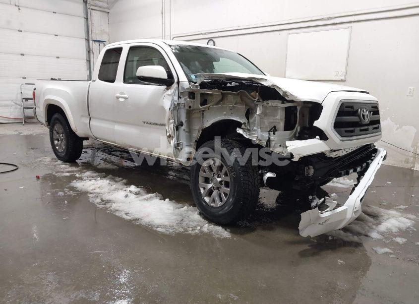 2017 Toyota Tacoma SR5 V6 (VIN 5TFRZ5CN3HX042392) main photo