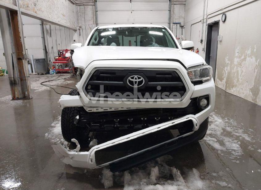 Photo 13 of 2017 Toyota Tacoma SR5 V6 (VIN 5TFRZ5CN3HX042392)