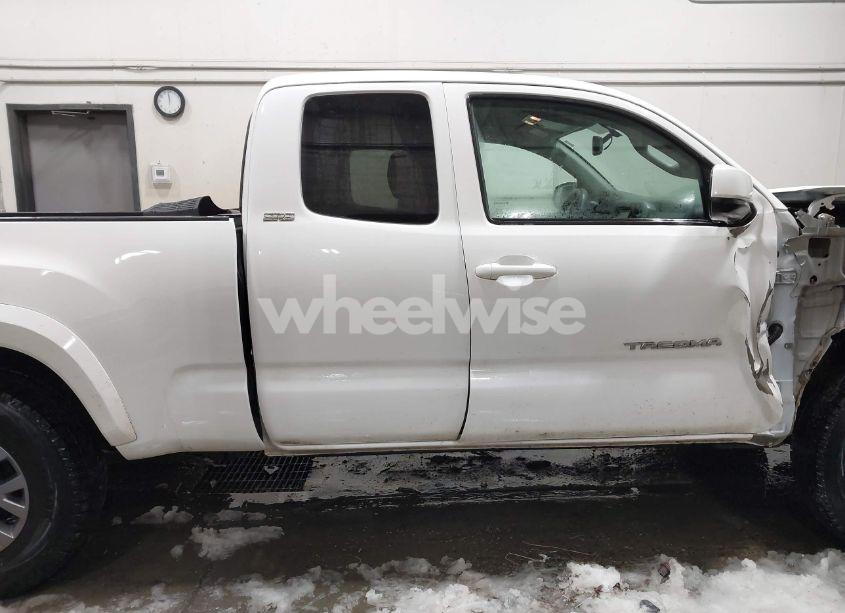 Photo 14 of 2017 Toyota Tacoma SR5 V6 (VIN 5TFRZ5CN3HX042392)