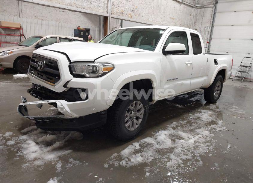 Photo 2 of 2017 Toyota Tacoma SR5 V6 (VIN 5TFRZ5CN3HX042392)