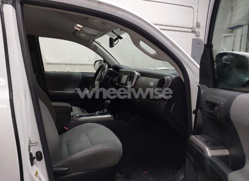 Photo 5 of 2017 Toyota Tacoma SR5 V6 (VIN 5TFRZ5CN3HX042392)