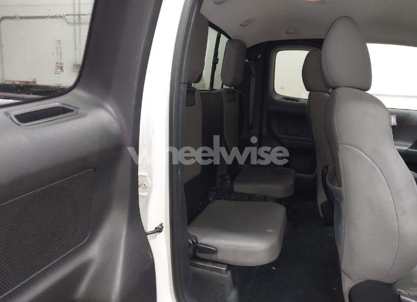 Photo 8 of 2017 Toyota Tacoma SR5 V6 (VIN 5TFRZ5CN3HX042392)