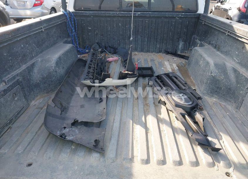 Photo 12 of 2018 Toyota Tacoma SR5 V6 (VIN 5TFRZ5CN3JX064821)