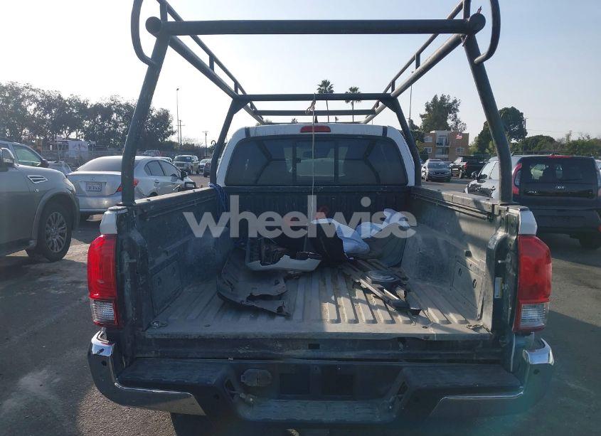 Photo 17 of 2018 Toyota Tacoma SR5 V6 (VIN 5TFRZ5CN3JX064821)