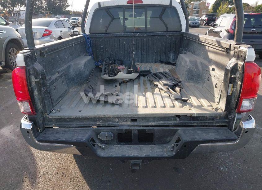 Photo 18 of 2018 Toyota Tacoma SR5 V6 (VIN 5TFRZ5CN3JX064821)