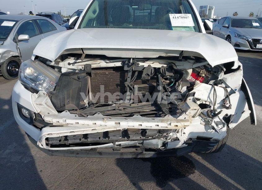 Photo 6 of 2018 Toyota Tacoma SR5 V6 (VIN 5TFRZ5CN3JX064821)