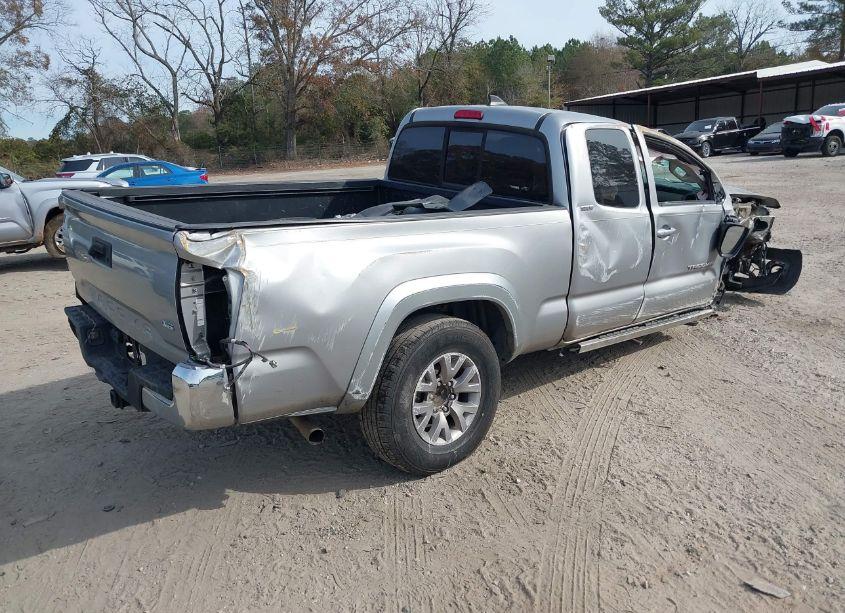 Photo 4 of 2017 Toyota Tacoma SR5 V6 (VIN 5TFRZ5CN7HX037793)