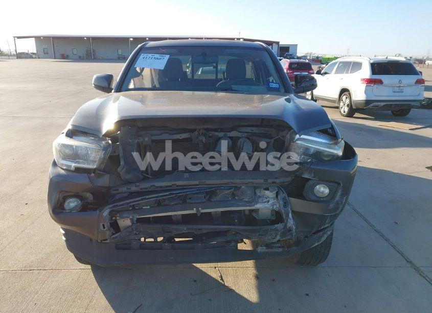 Photo 12 of 2016 Toyota Tacoma SR5 V6 (VIN 5TFRZ5CNXGX019318)