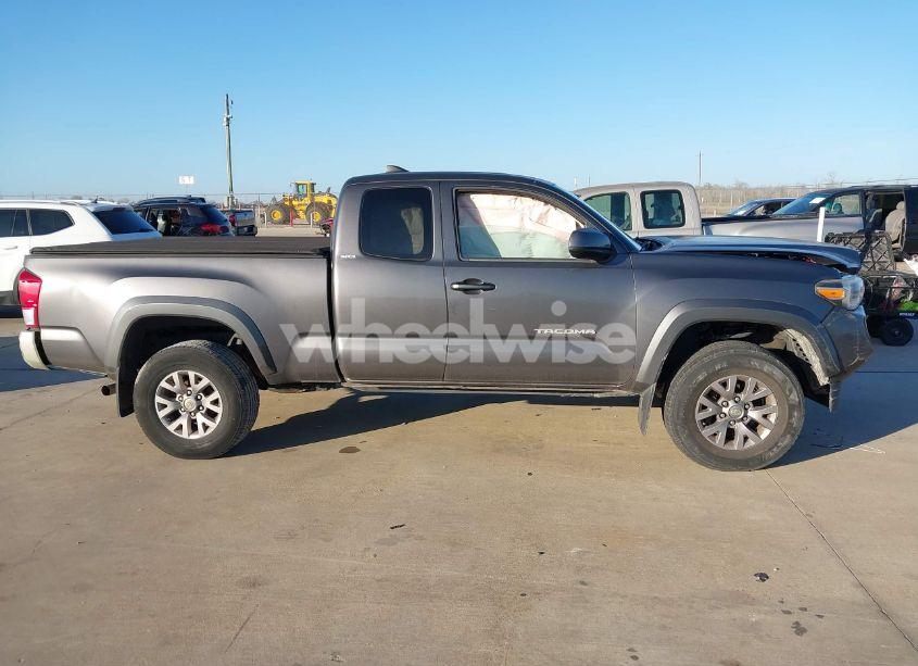 Photo 13 of 2016 Toyota Tacoma SR5 V6 (VIN 5TFRZ5CNXGX019318)