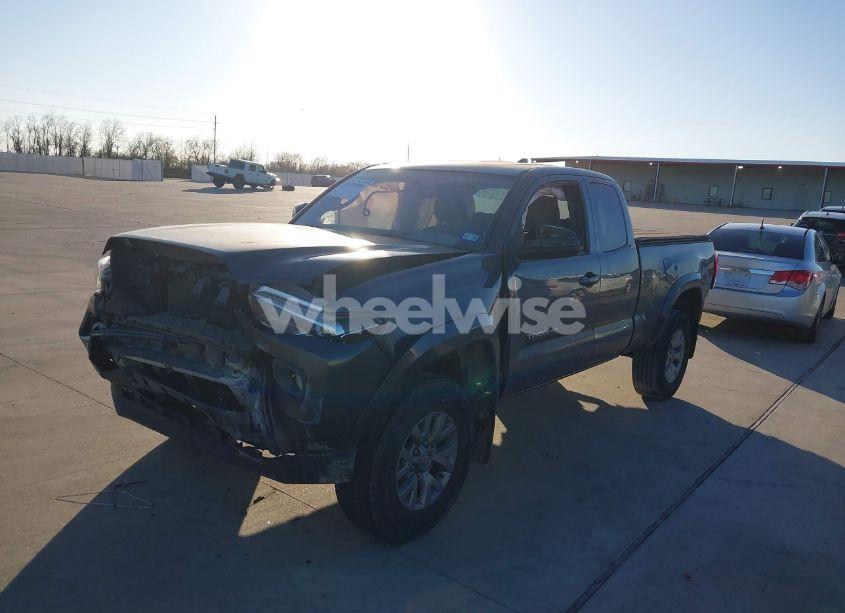 Photo 2 of 2016 Toyota Tacoma SR5 V6 (VIN 5TFRZ5CNXGX019318)