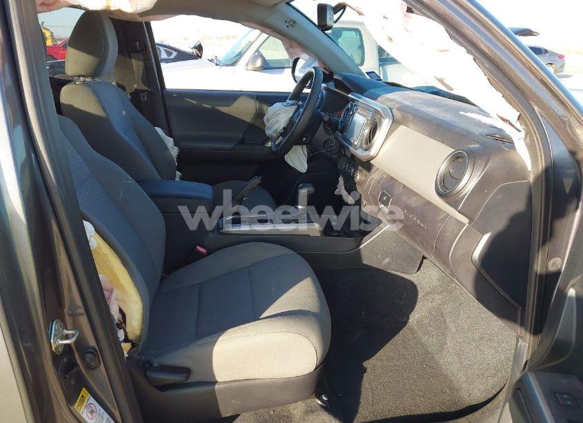 Photo 5 of 2016 Toyota Tacoma SR5 V6 (VIN 5TFRZ5CNXGX019318)