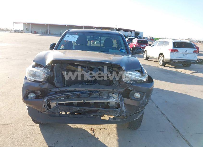 Photo 6 of 2016 Toyota Tacoma SR5 V6 (VIN 5TFRZ5CNXGX019318)